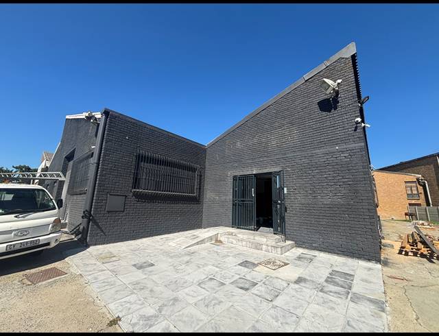 1,600M² WAREHOUSE TO LET IN STIKLAND INDUSTRIAL
